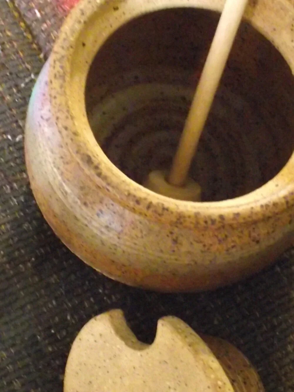HAND TROWN STONEWARE HONEY POT W/DRIPPER